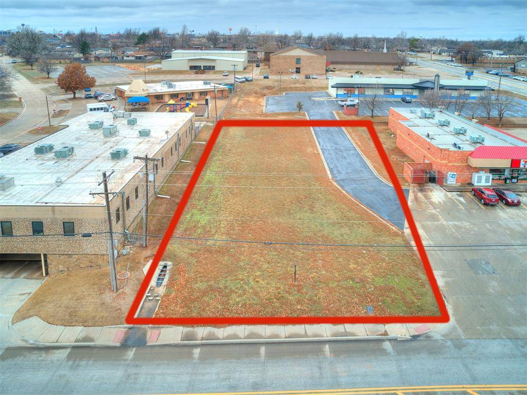 1308 Holly AVE, Yukon, OK 73099