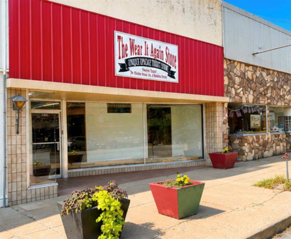 416 Frisco AVE, Clinton, OK 73601