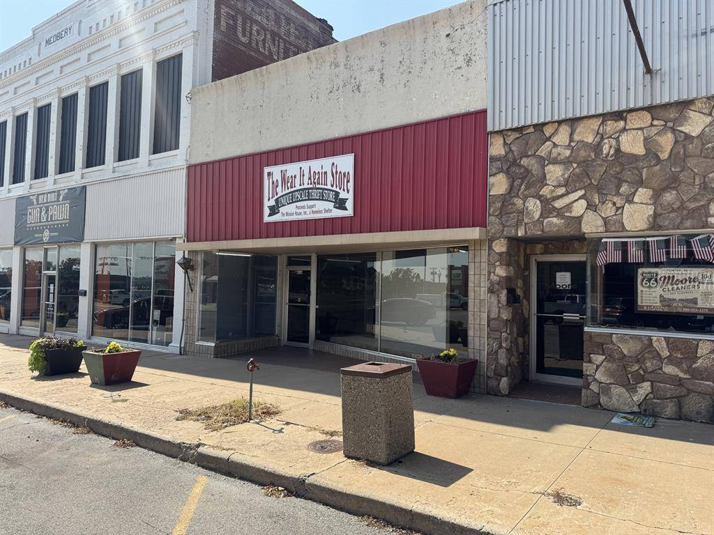 416 Frisco AVE, Clinton, OK 73601