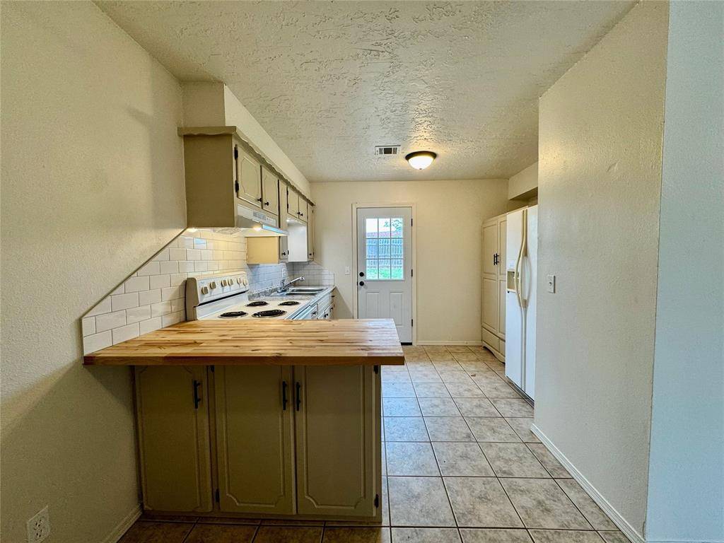 419 E 3rd ST, Hydro, OK 73048