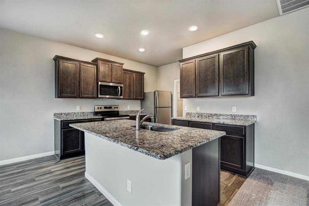 1926 Redwood LN, El Reno, OK 73036