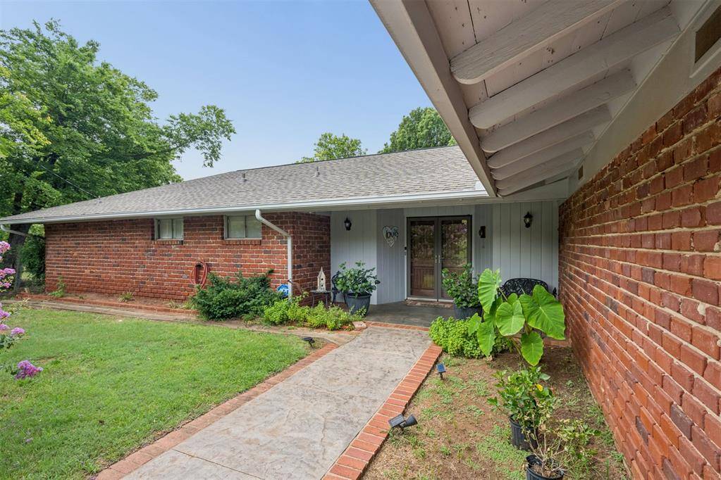 9409 SILVER LAKE DR, Oklahoma City, OK 73162-7526
