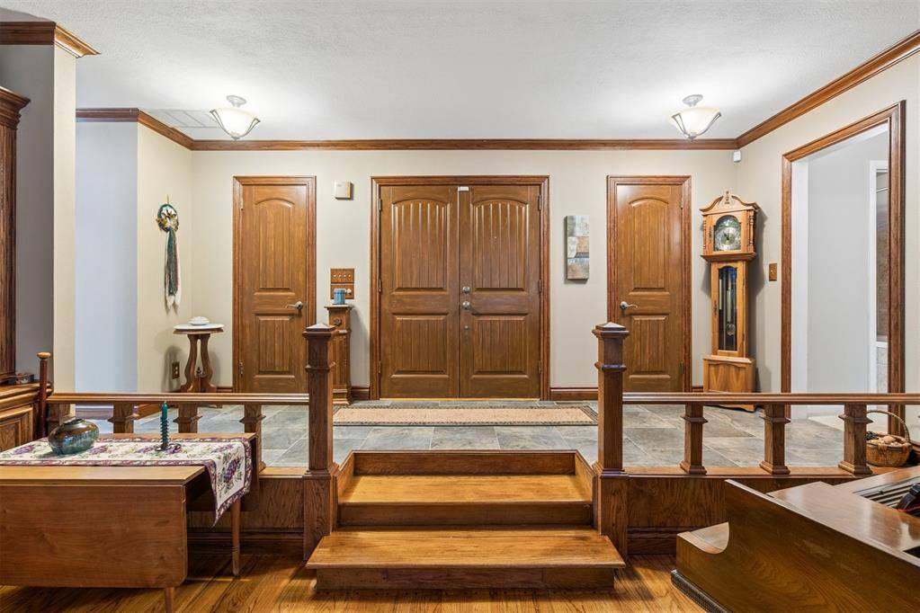 9409 SILVER LAKE DR, Oklahoma City, OK 73162-7526