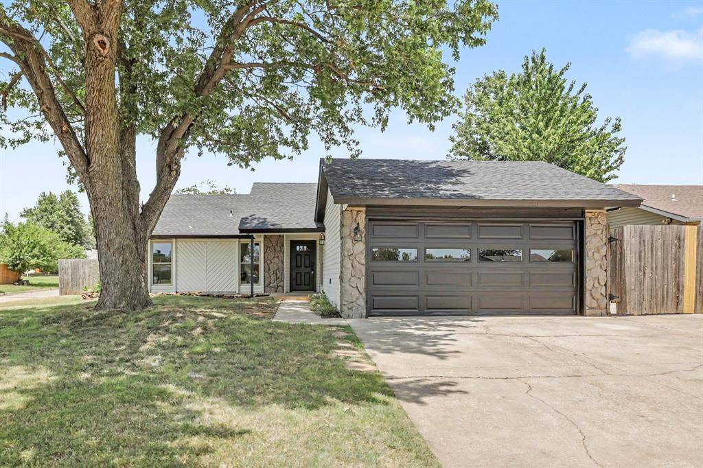 10333 Glascow DR, Yukon, OK 73099
