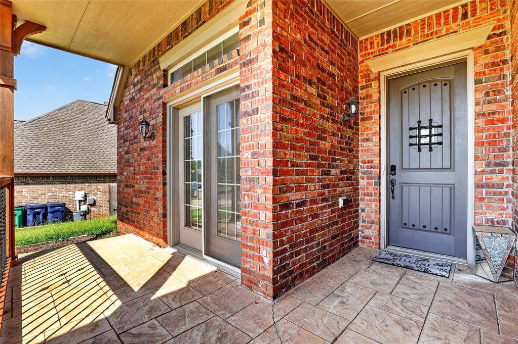 19504 Chestermere CIR, Edmond, OK 73012