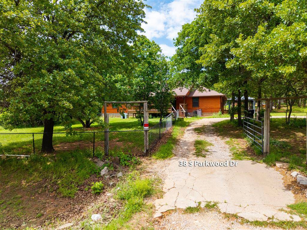 38 S Parkwood DR, Luther, OK 73054