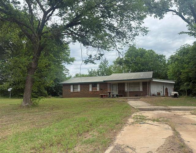306 W Jerry LN, Maud, OK 74854