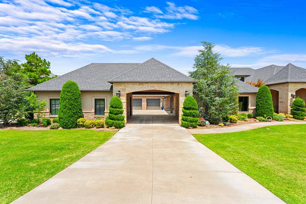 2567 Loblolly LN, Edmond, OK 73012