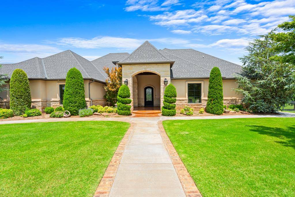 2567 Loblolly LN, Edmond, OK 73012