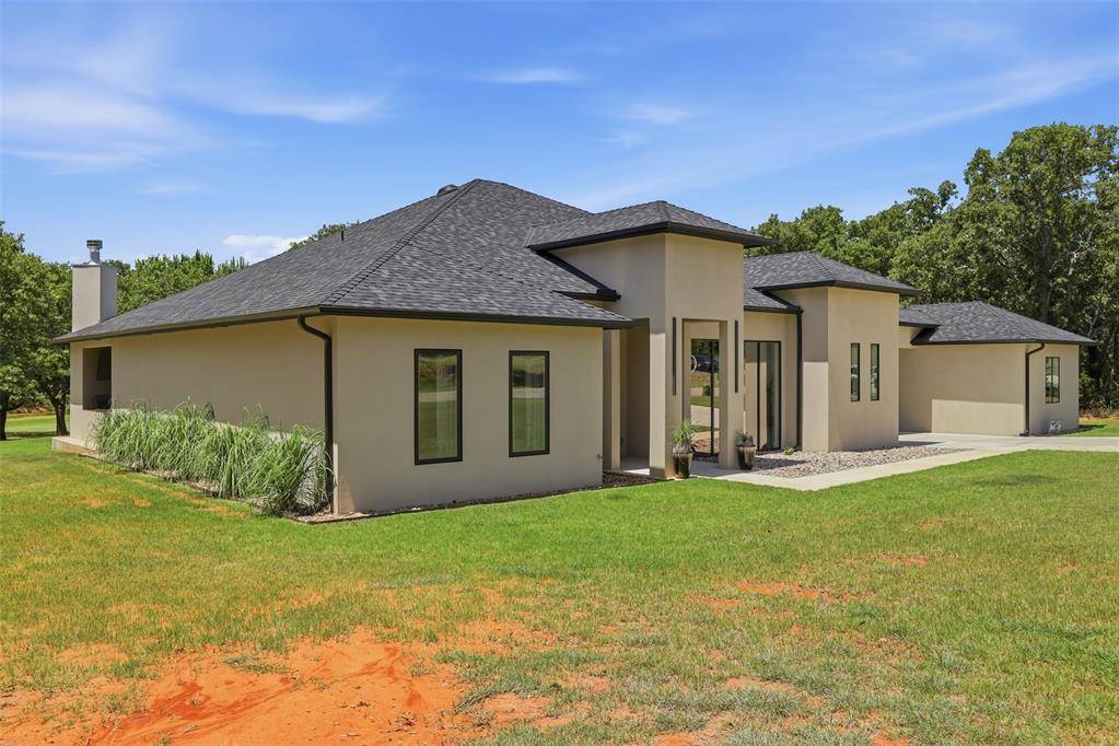 2319 Clubhouse DR, Blanchard, OK 73010