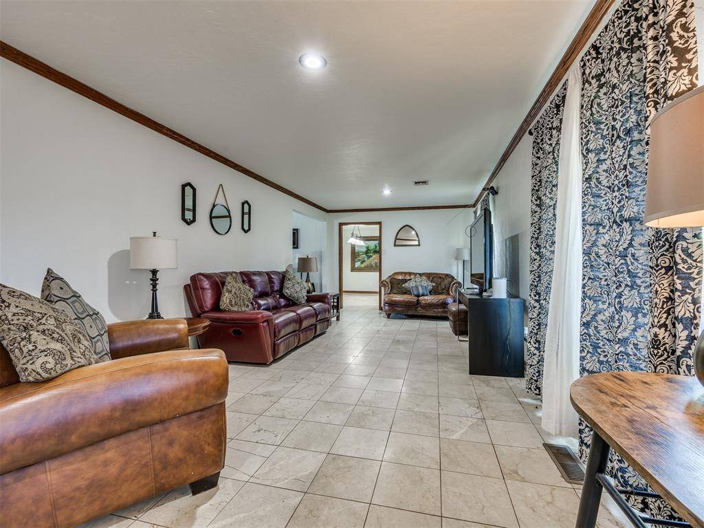 1613 Kingsgate RD, Oklahoma City, OK 73159