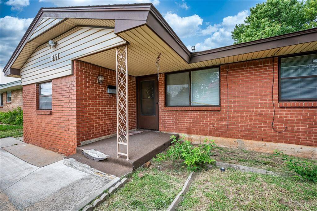 811 NW 1st ST, Moore, OK 73160