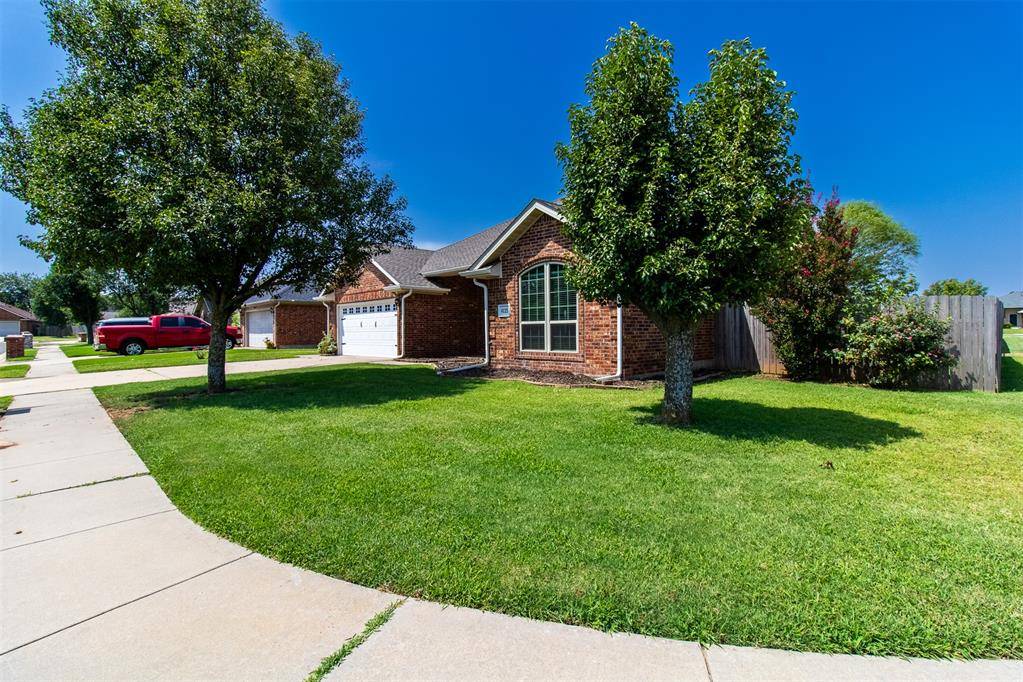 8121 Woodhue DR, Oklahoma City, OK 73135