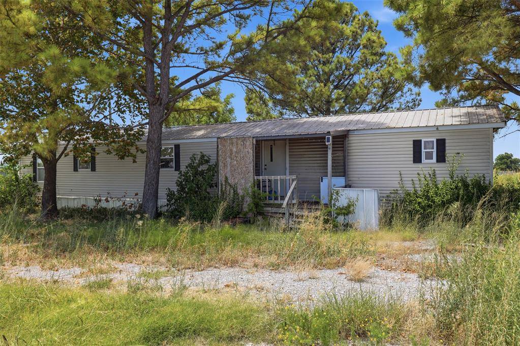 8215 Meadow Lark DR, Wynnewood, OK 73098