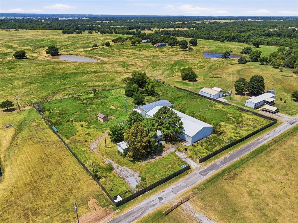 8215 Meadow Lark DR, Wynnewood, OK 73098