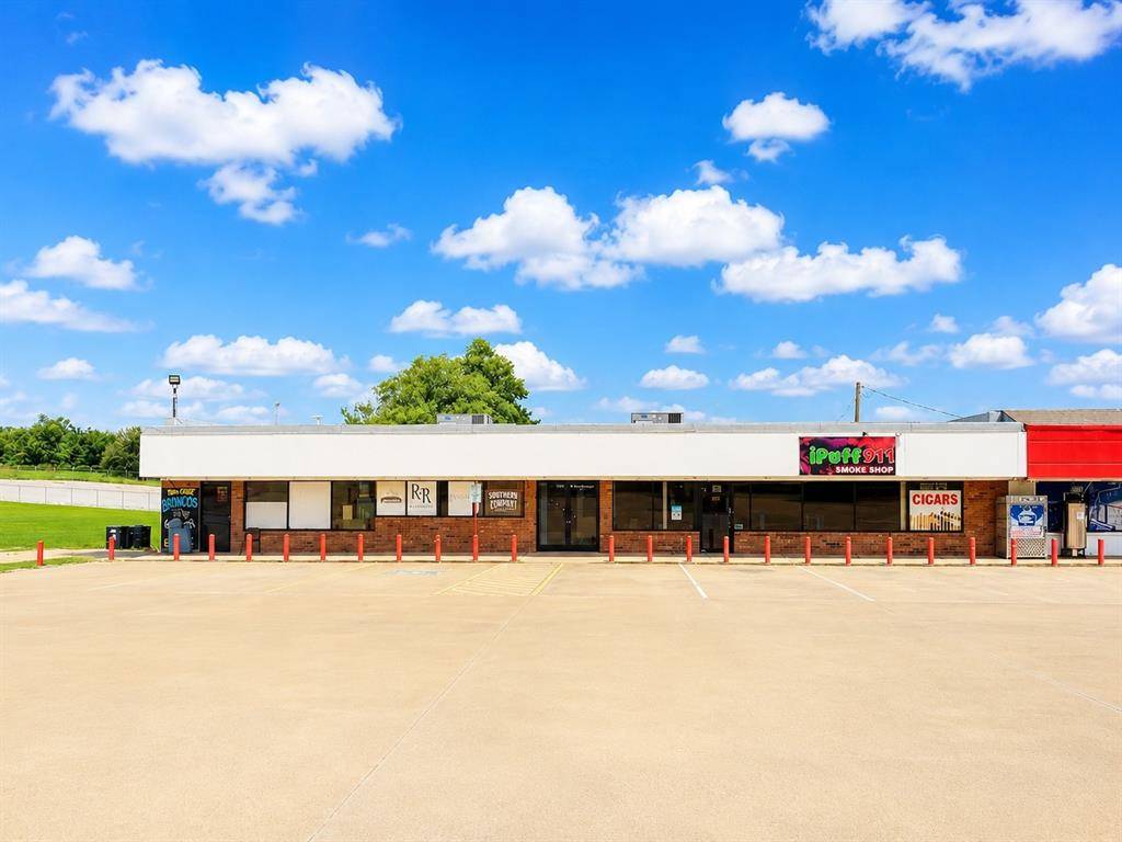 404 W Country Club RD, Chickasha, OK 73018