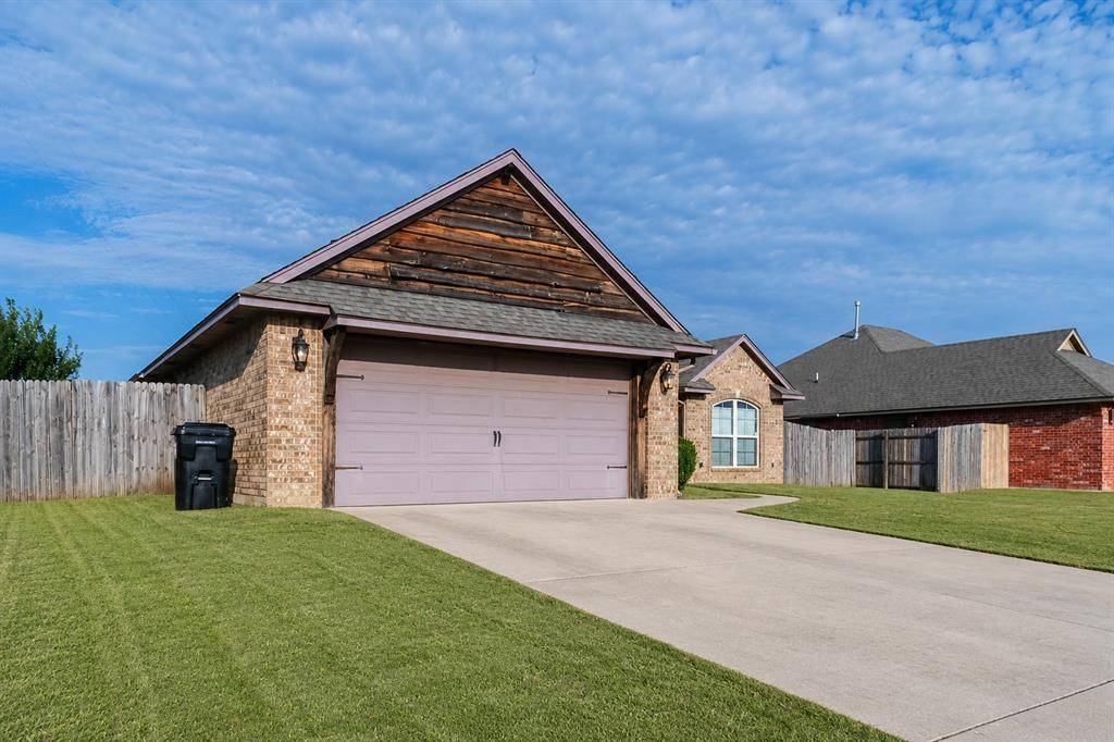 3312 Sharon DR, Moore, OK 73160