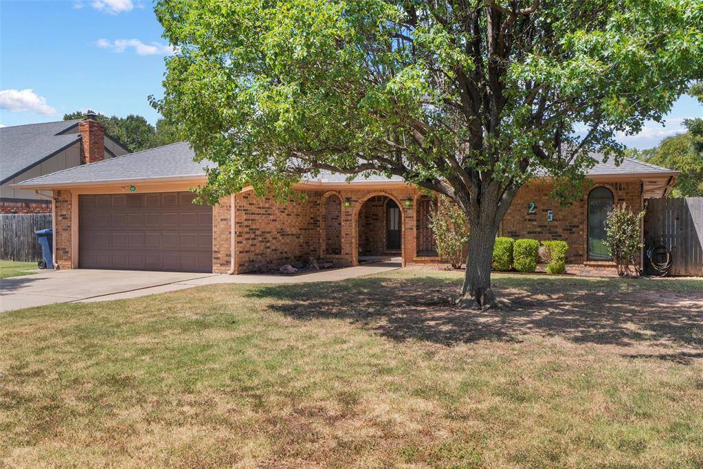 25 Corona DR, Oklahoma City, OK 73149-1805