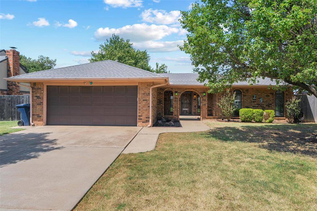 25 Corona DR, Oklahoma City, OK 73149-1805