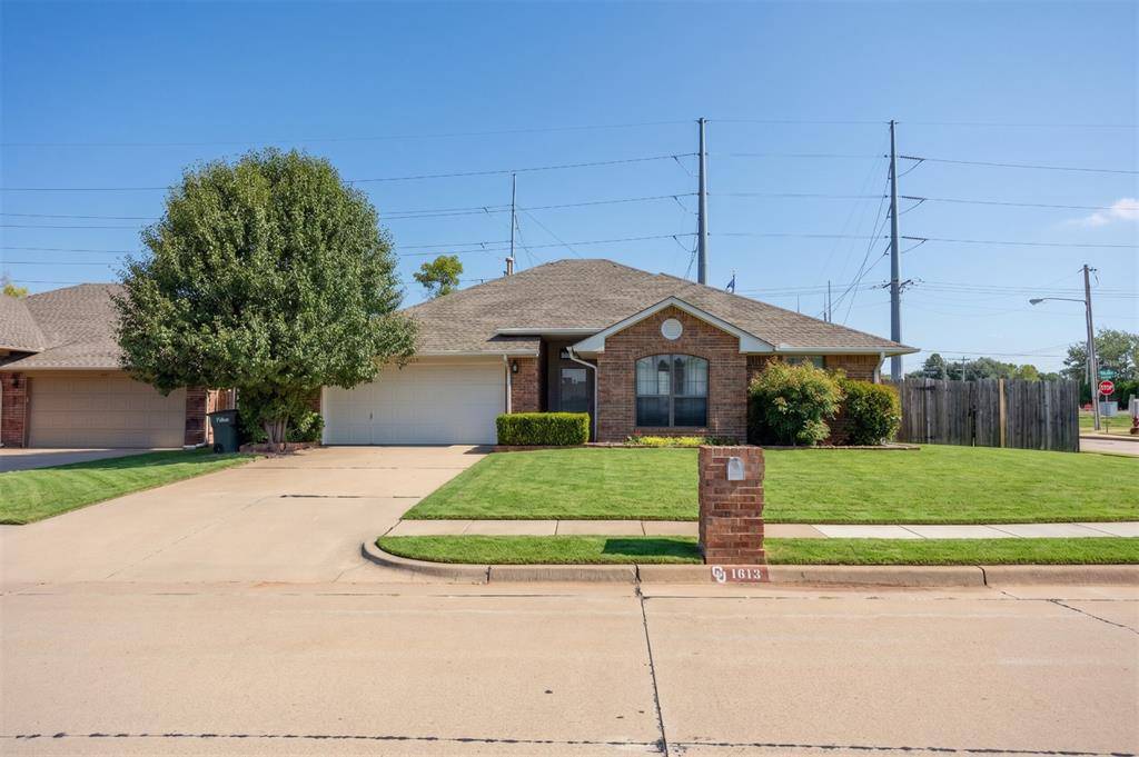 1613 Pinnacle LN, Edmond, OK 73003
