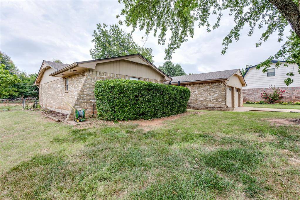 908 S Meadow LN, Mustang, OK 73064