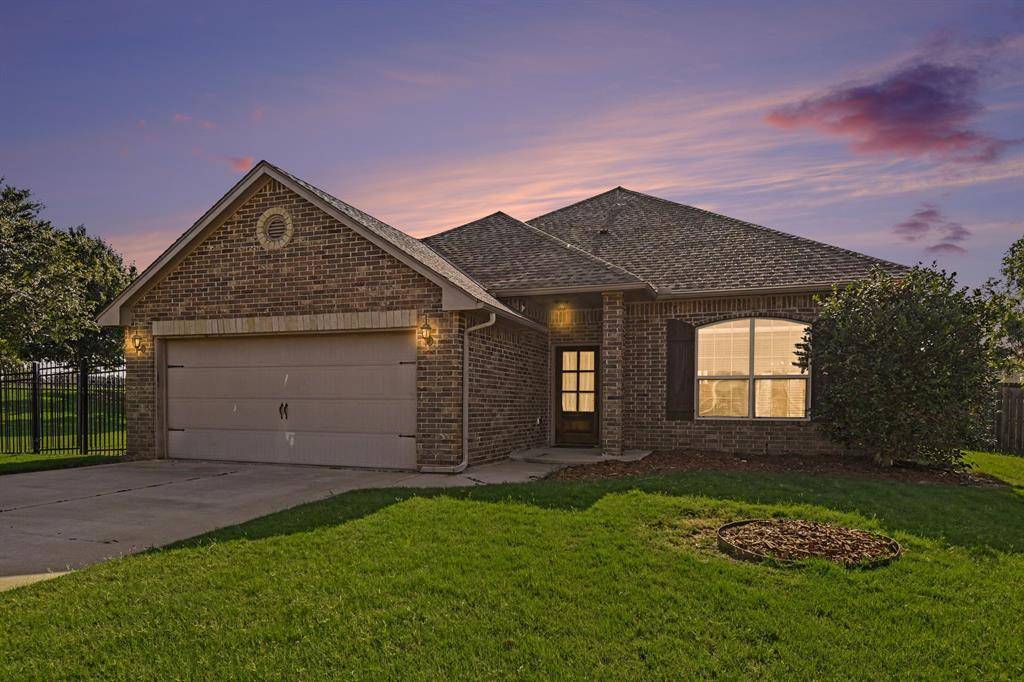 2132 Newbrook DR, Edmond, OK 73003