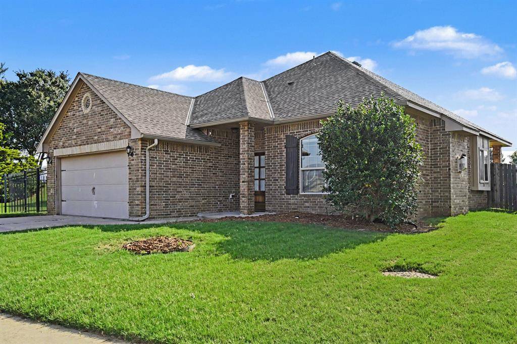 2132 Newbrook DR, Edmond, OK 73003