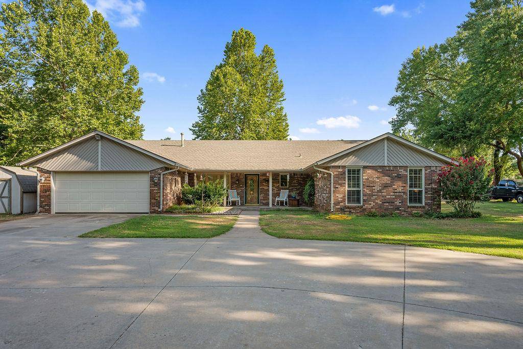 2341 Squirrel RD, Tuttle, OK 73089