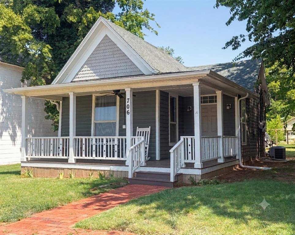 706 E Springer AVE, Guthrie, OK 73044