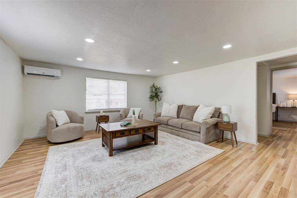 320 S Pine ST, Guthrie, OK 73044