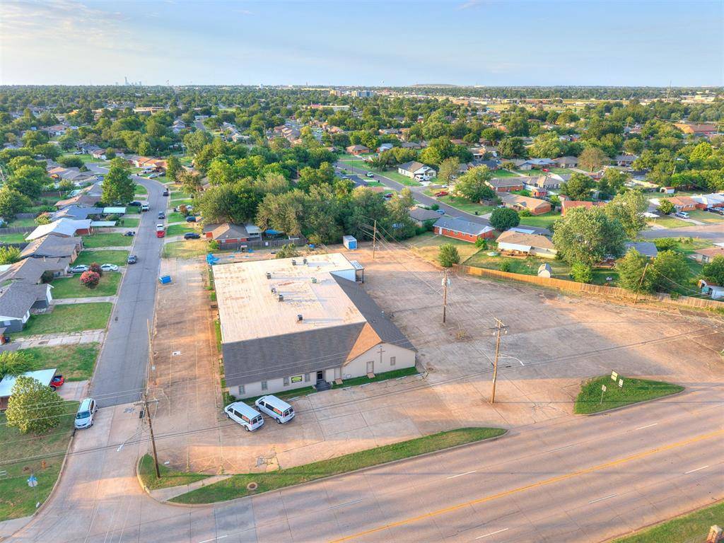 809 SW 4th ST, Moore, OK 73160