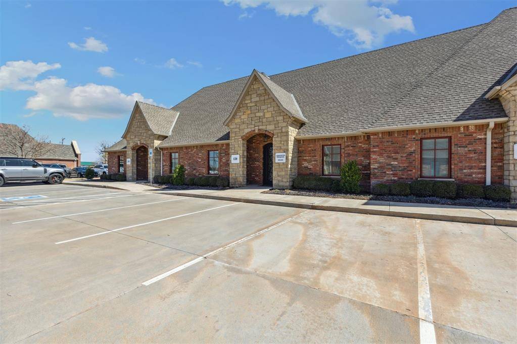 2616 Covell Village DR #120, Edmond, OK 73003