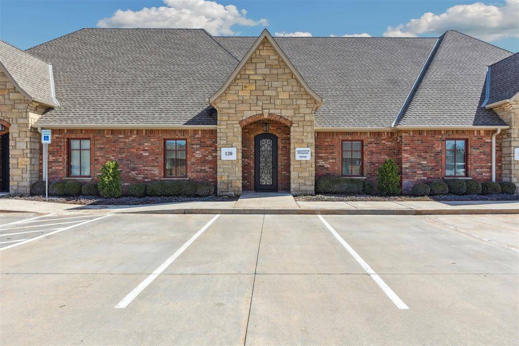 2616 Covell Village DR #120, Edmond, OK 73003