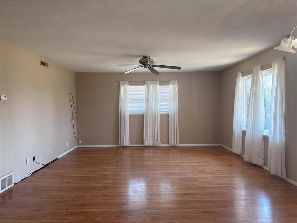 107 Cimarron RD, Burns Flat, OK 73647