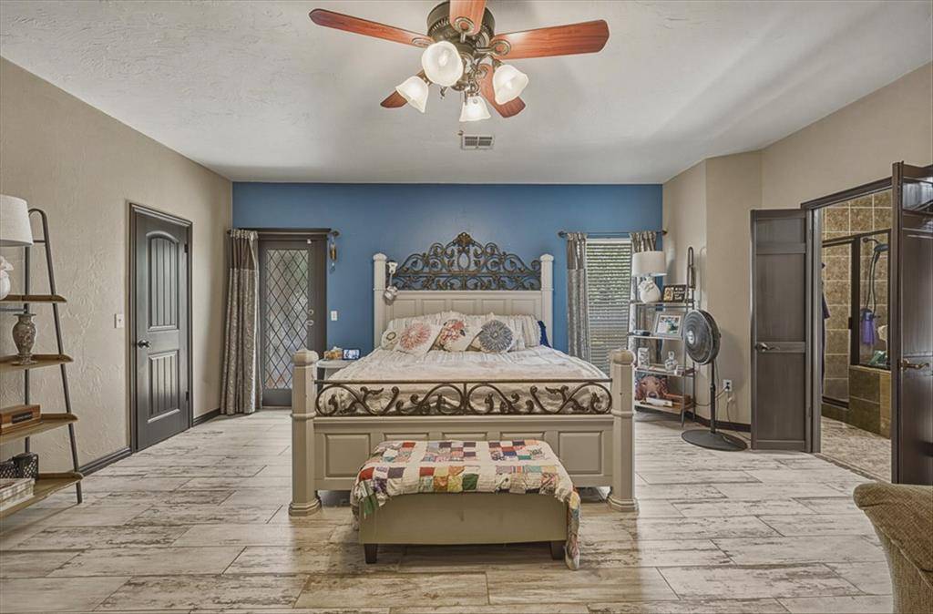 19704 Harness CT, Edmond, OK 73012