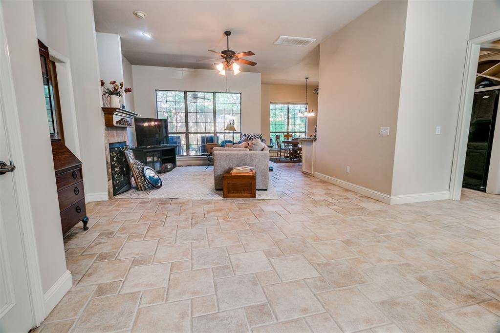4517 Olde Village CIR, Edmond, OK 73013
