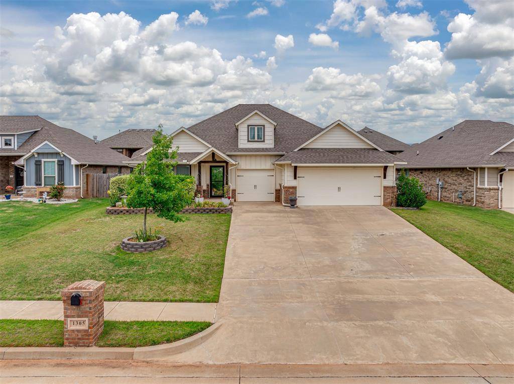 1305 N Storybrook ST, Mustang, OK 73064