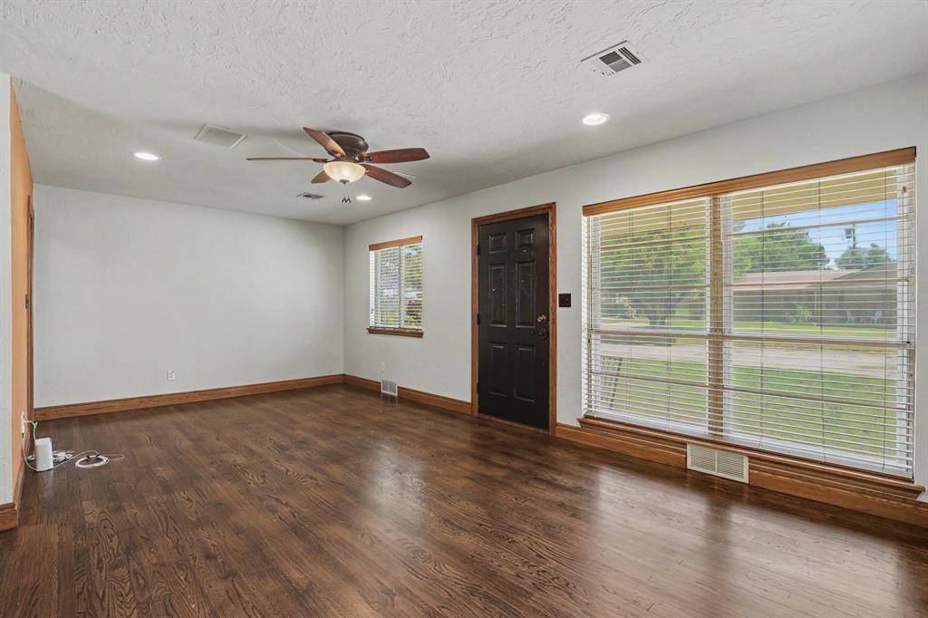 713 Hedge DR, Oklahoma City, OK 73110