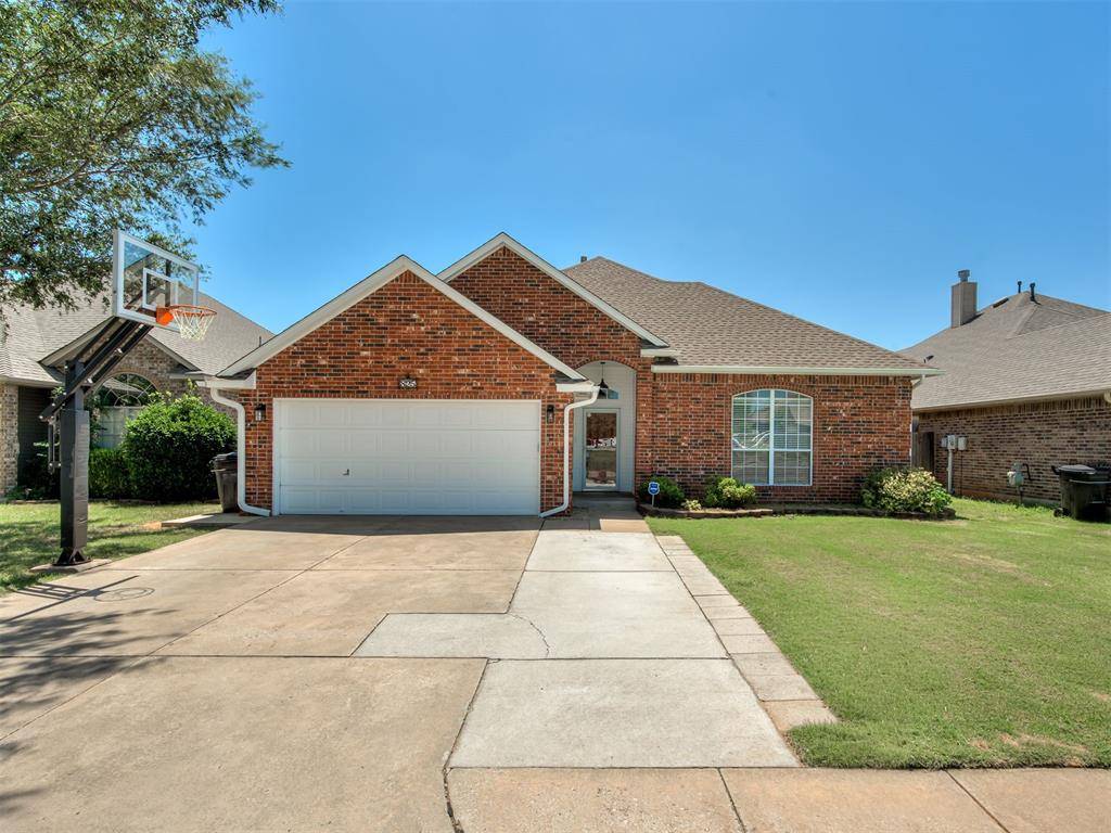 825 Oak Creek DR, Moore, OK 73160