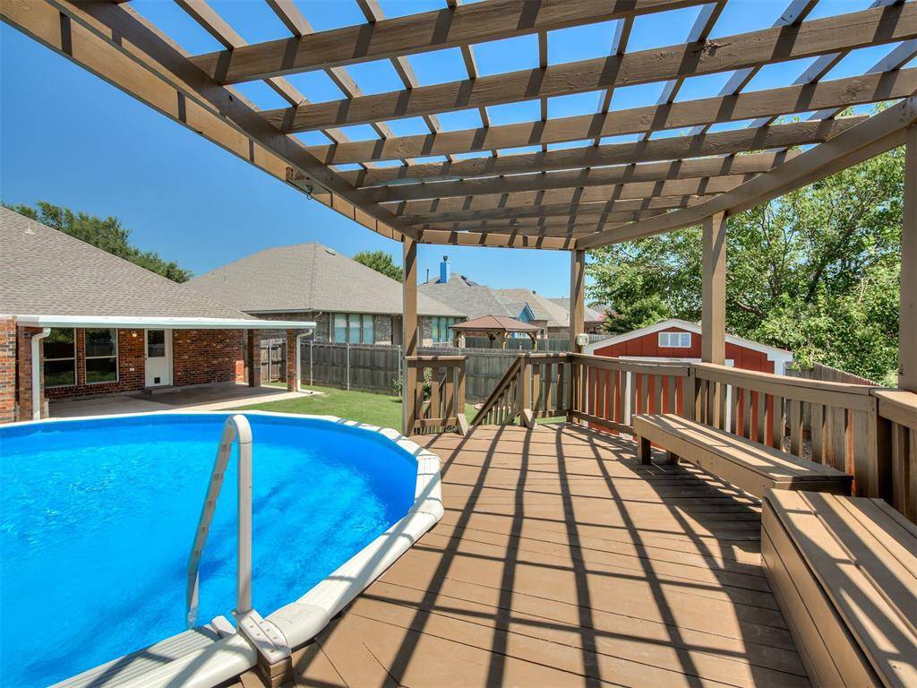 825 Oak Creek DR, Moore, OK 73160