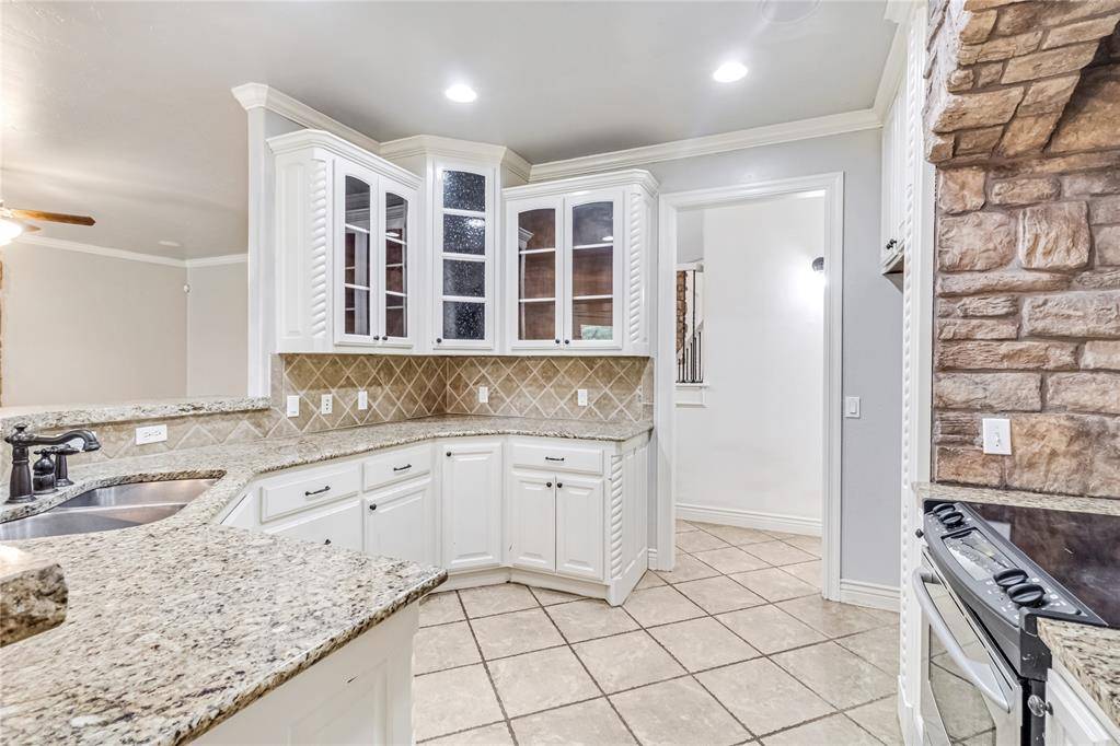 3905 Carrington LN, Norman, OK 73072
