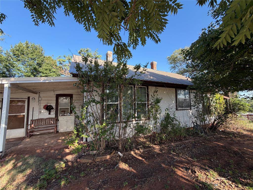 104 W Johnny Bench ST, Binger, OK 73009