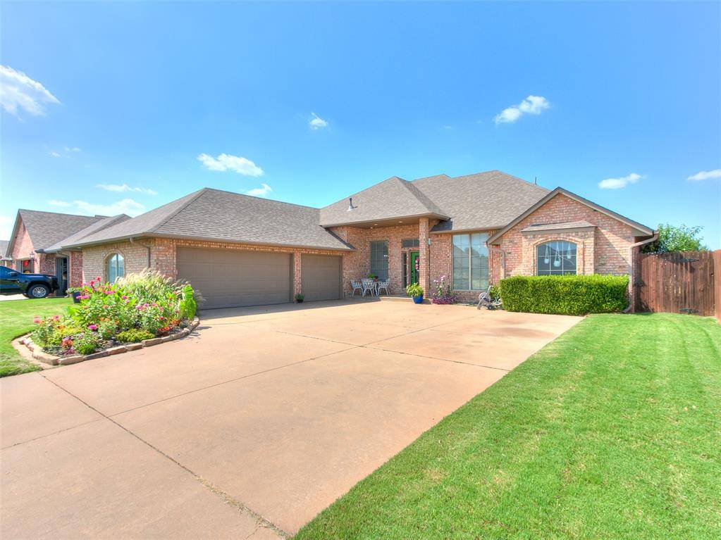 2121 SW 30th ST, Moore, OK 73170