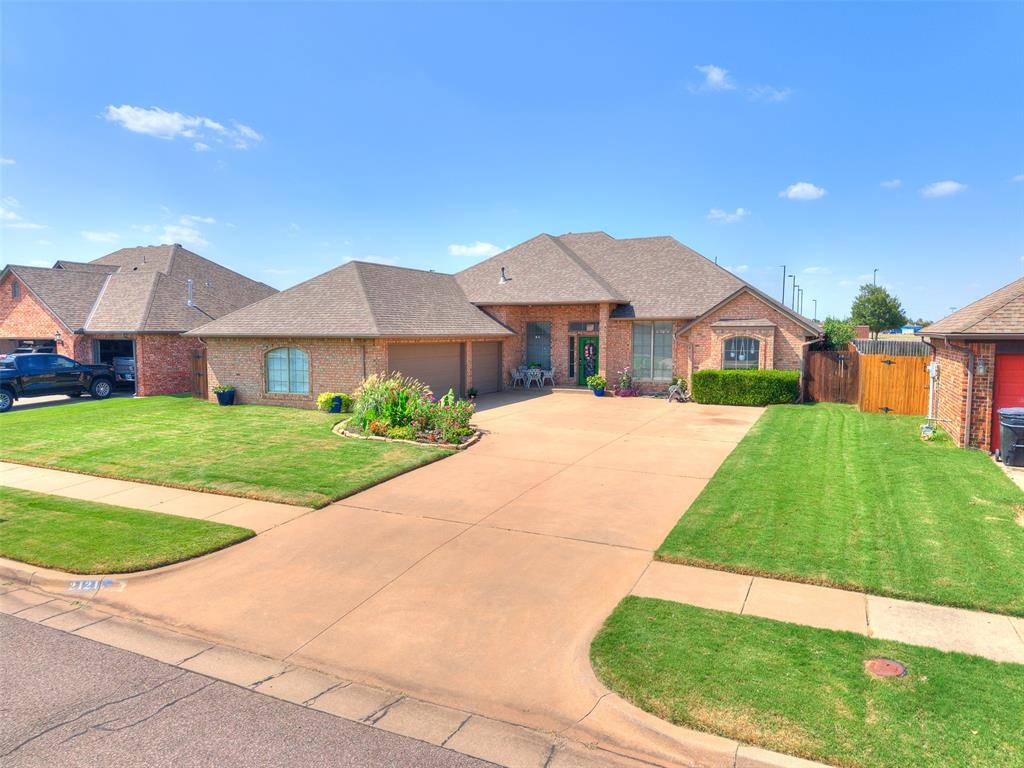 2121 SW 30th ST, Moore, OK 73170