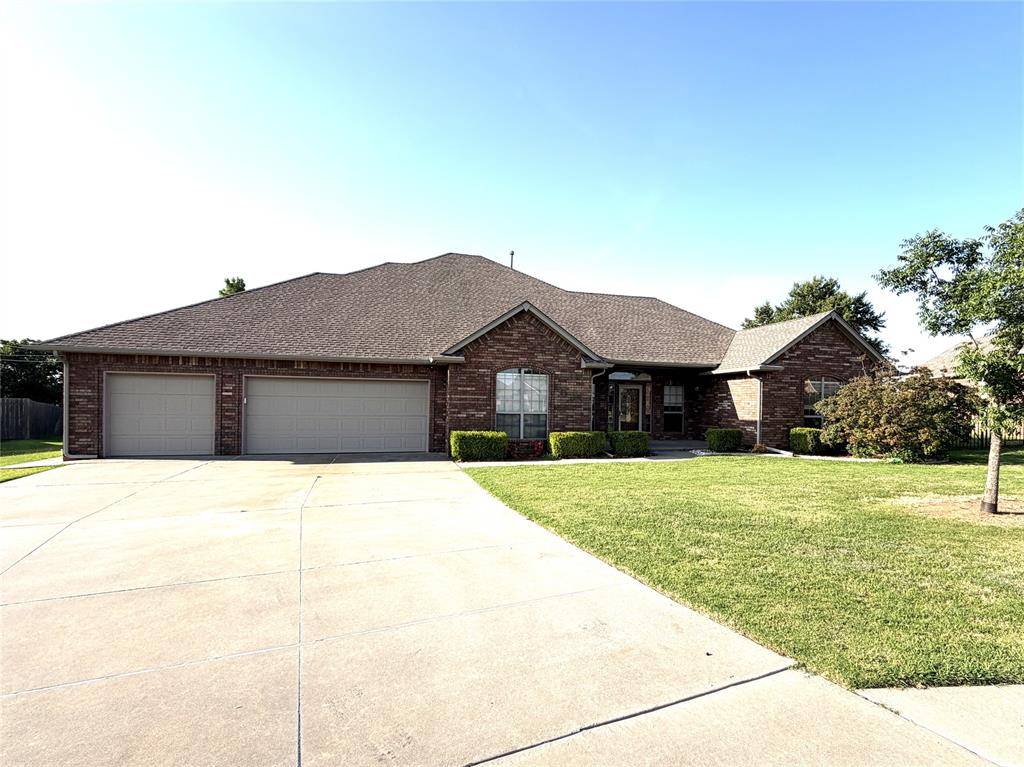 2816 Land Run RD, Moore, OK 73160