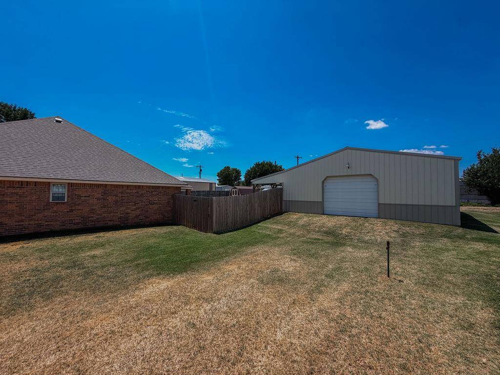 212 S Vernon AVE, Hinton, OK 73047