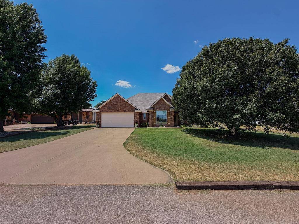 212 S Vernon AVE, Hinton, OK 73047