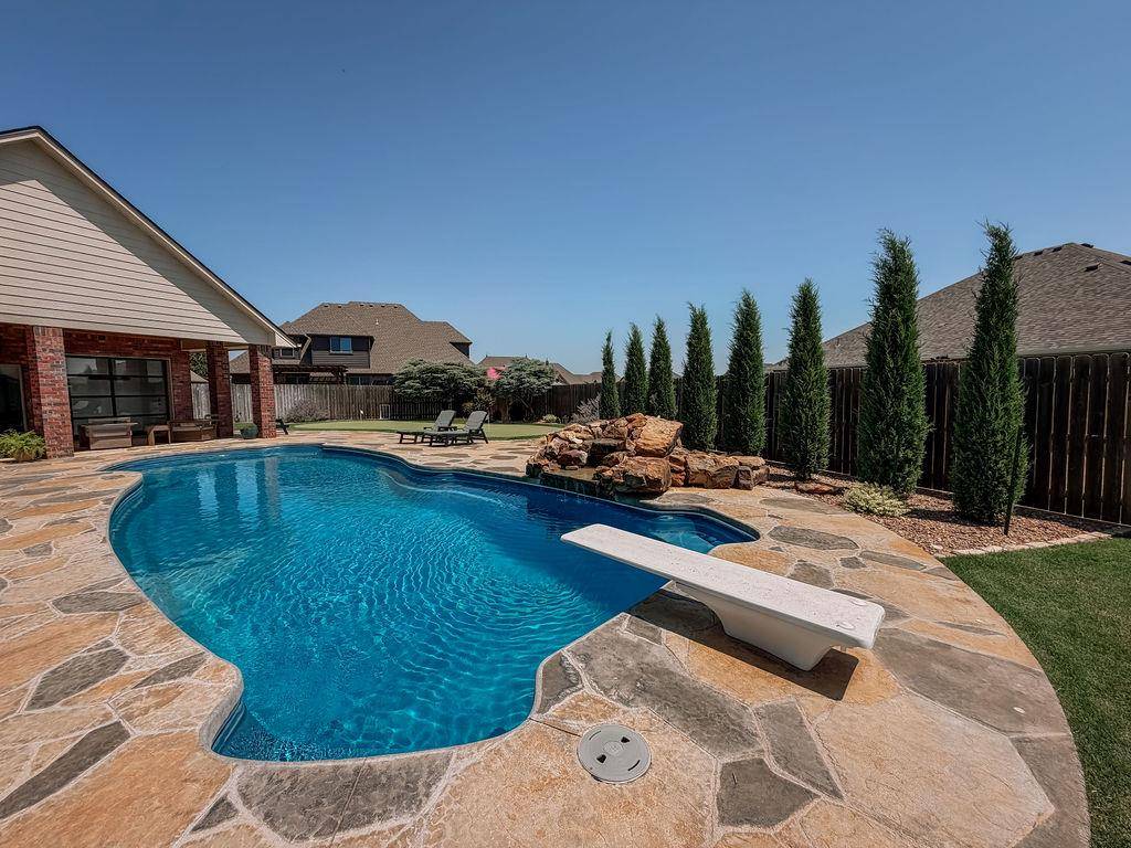 913 Stonebridge CT, Weatherford, OK 73096