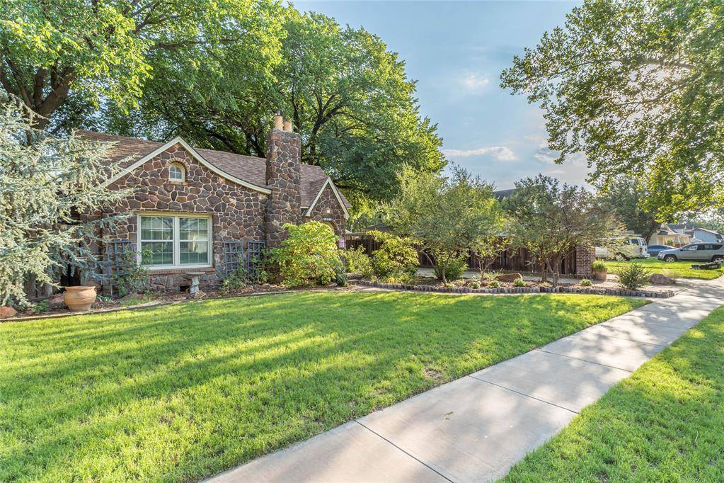 1021 W Broadway AVE, Elk City, OK 73644