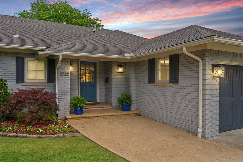 1722 Coventry LN, Nichols Hills, OK 73120